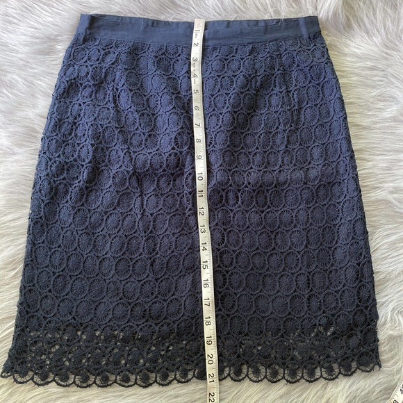 Ann Taylor Loft Sz 6 Womens Navy Blue Crochet Eyelet Skirt Knee Length Lined - Picture 10 of 11